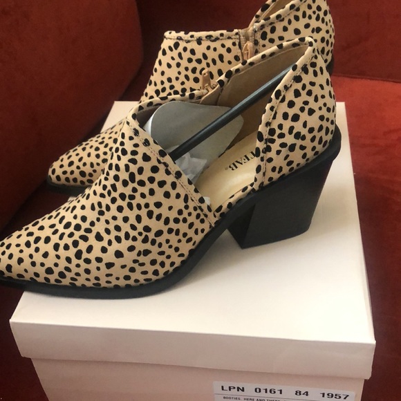 NIB Leopard Booties - Picture 4 of 4